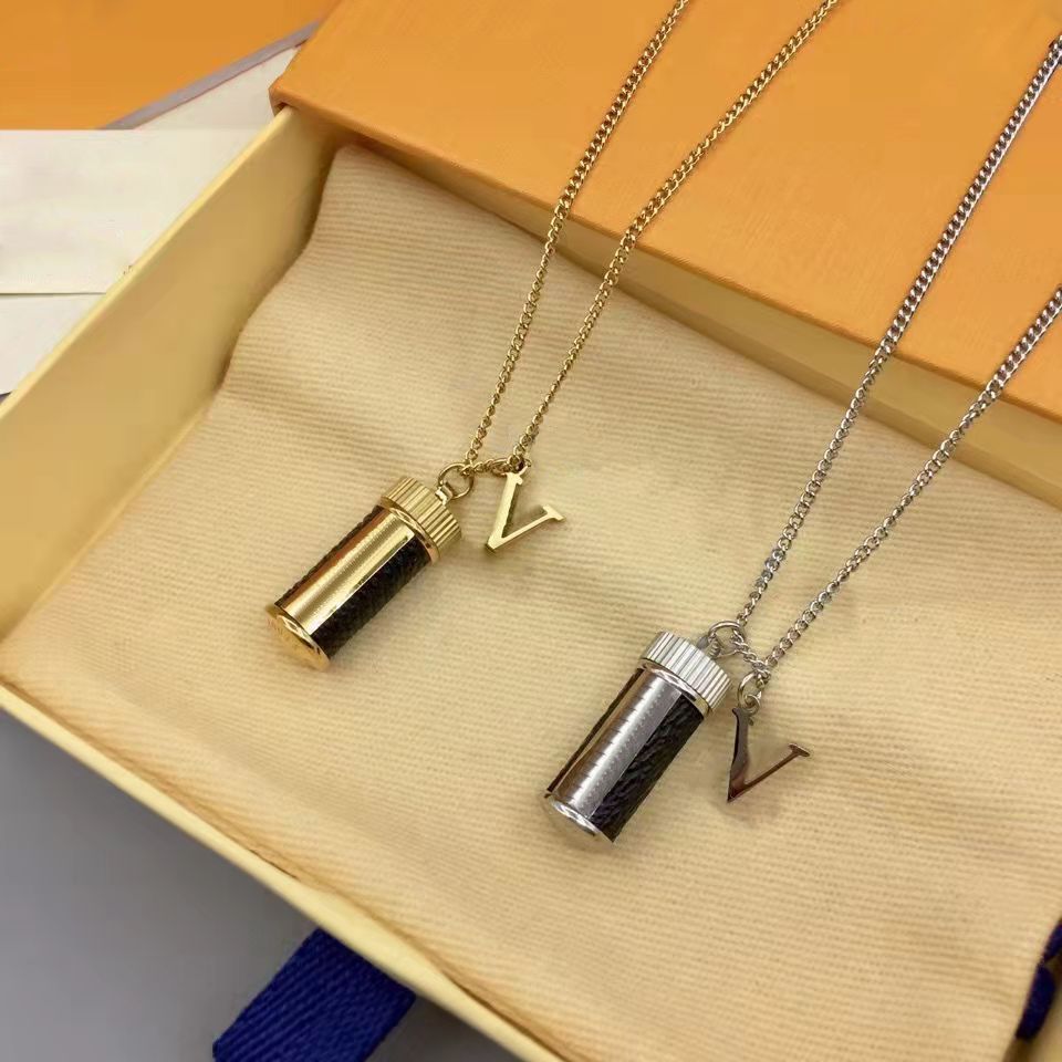 Luxurys designer Necklace classic letter graffiti exquisite workmanship high-end fashion personality essential trend gift for women and men plus box is very nice