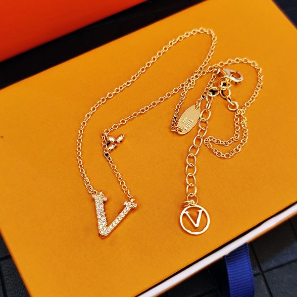 Designer Necklace Classic designer rhinestone letters Necklace Pendant Pearl Mother Necklace Pendant Jewelry luxurys women Couples Party Gift nice