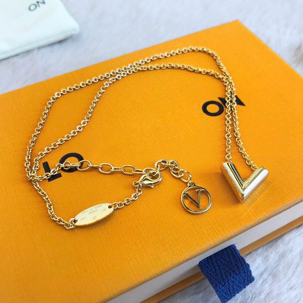 Designer Necklace Classic designer letters Necklace Pendant Pearl Mother gift Necklace Pendant Jewelry luxurys women Couples Party