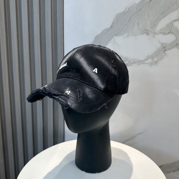Designer baseball cap luxury designer hat men and woomen cowboy canvas casquette fashion ball caps adjustable sport cap beach Fashion denim perforated hat