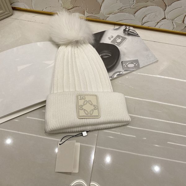 Designer beanie luxury Bonnet hat Men wool beanie fashion Skull Cap Knitted Fitted Hats for women Luxury warm Berretto Beenie hat Sale winter fashion hairball hat